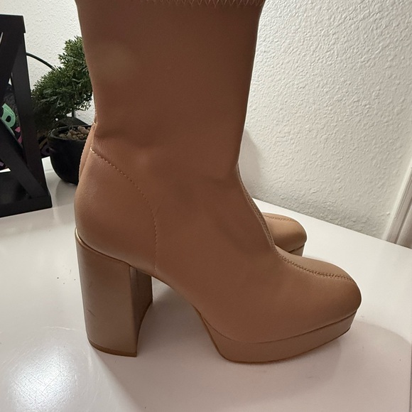 Stradivarius Beige Block Heel Boots - Picture 4 of 6